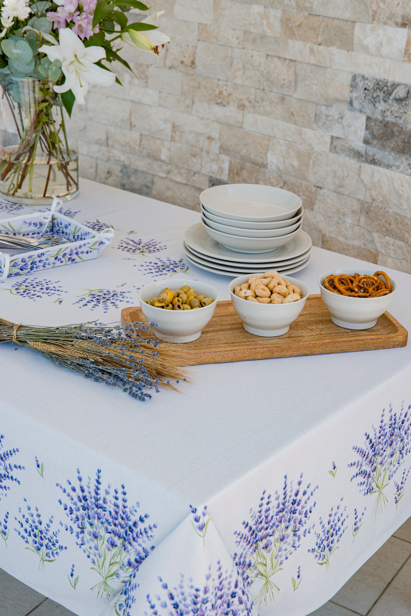 Coated Cotton Wipe CleanTablecloth - Bonnieux White/Lavender - Jenny's Linens