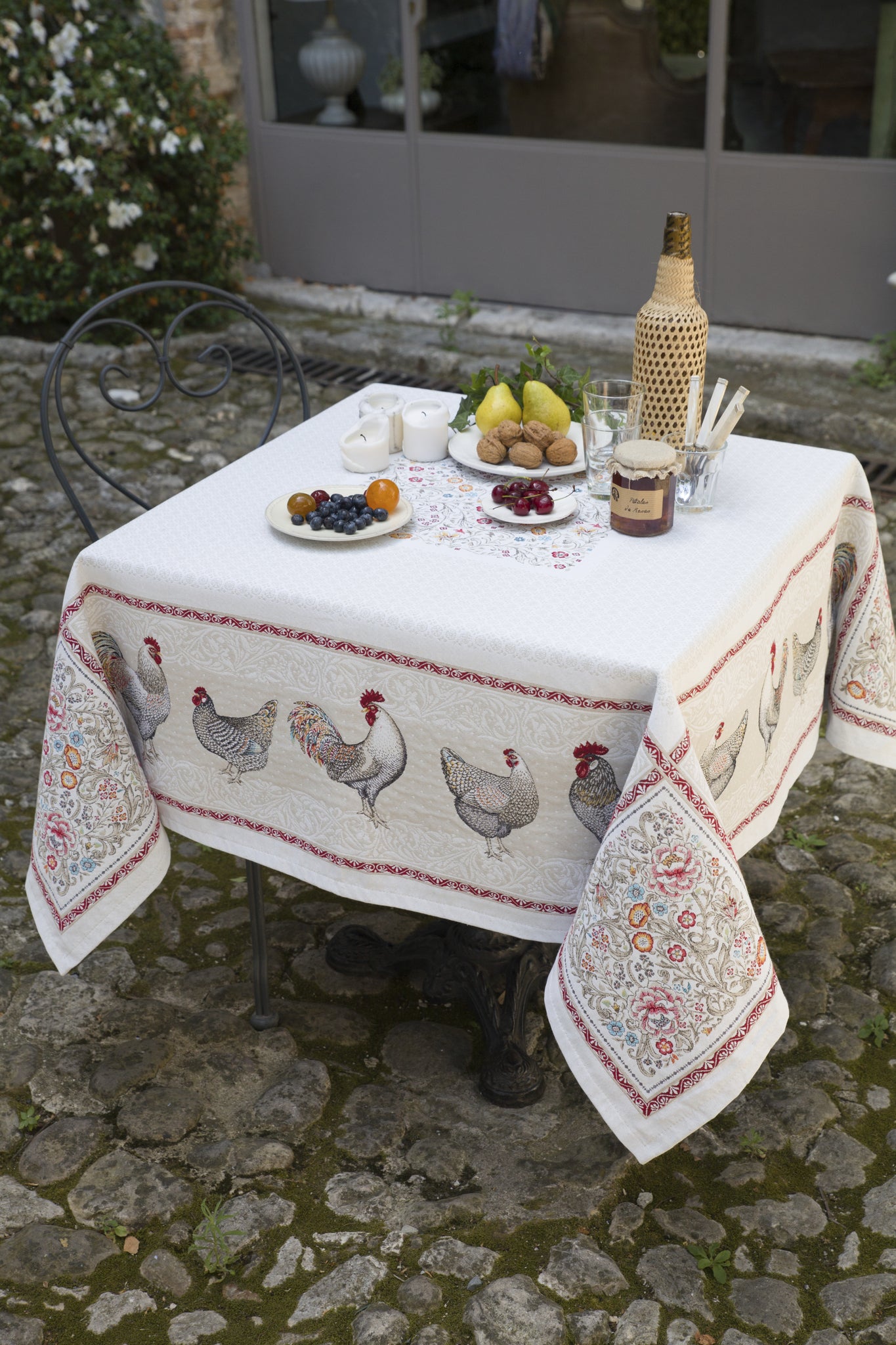 Embroidered Jacquard Tablecloth - Hens (Rectangular)